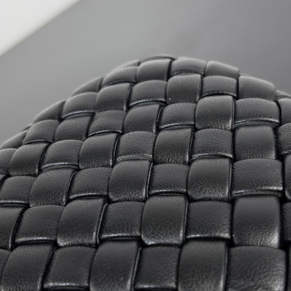 Bo*te*ga ve*ne*ta knot minaudiere