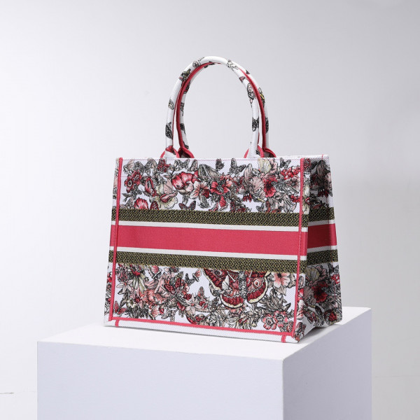 medium D*or book tote