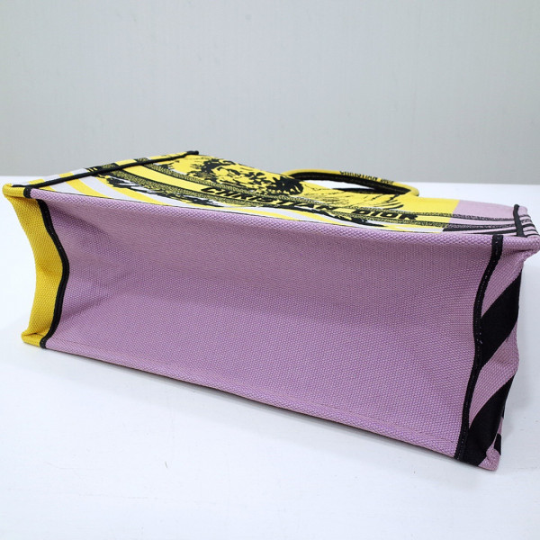 large D*or book tote