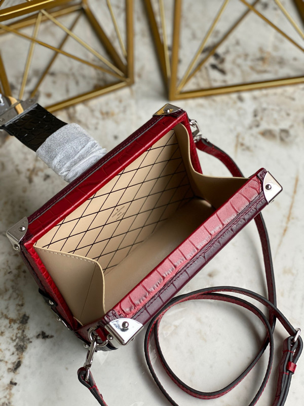 l**is V*t*n petite malle