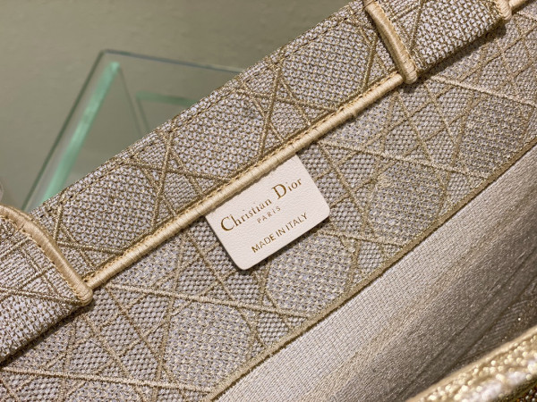 medium D*or book tote