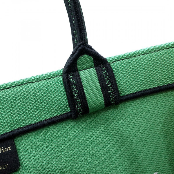 large D*or book tote