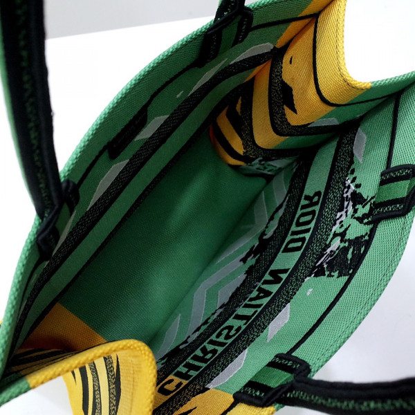 medium D*or book tote