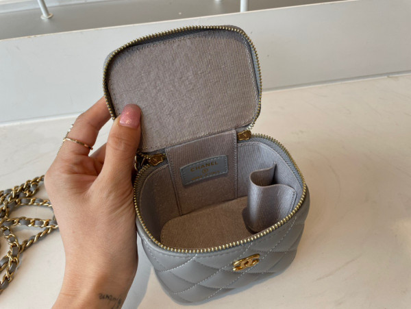 CL VANITY CASE