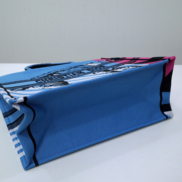 large D*or book tote