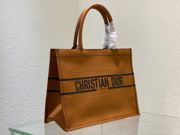 medium D*or book tote