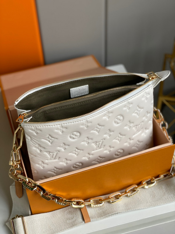 l**is V*t*n coussin pm