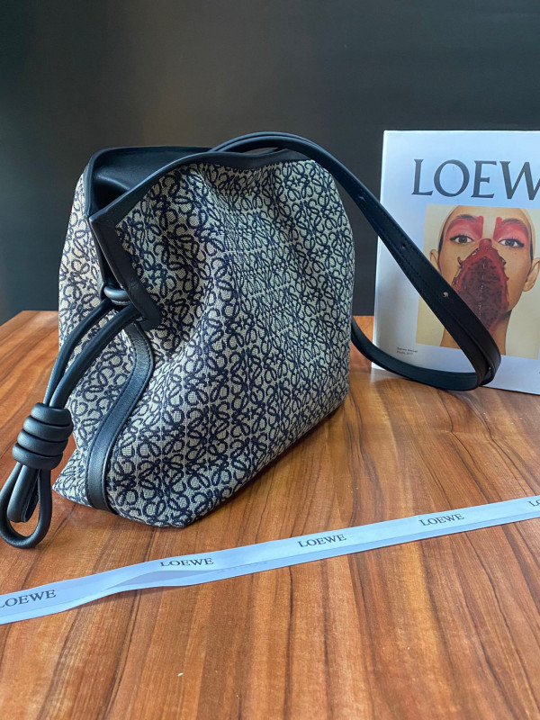 LOEWE Flamenco clutch
