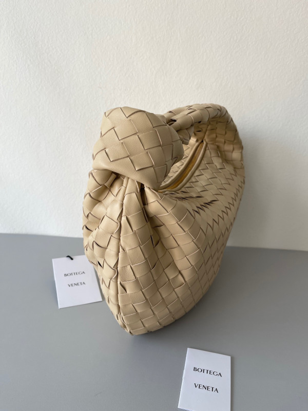 Bo*te*ga ve*ne*ta teen jodie