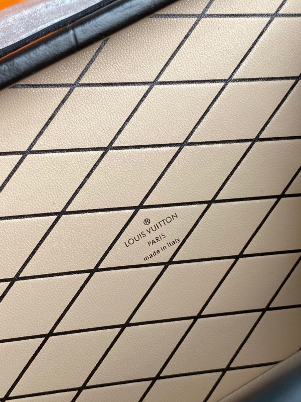 l**is V*t*n petite malle