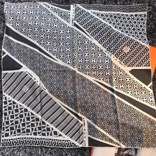 H**mes scarf