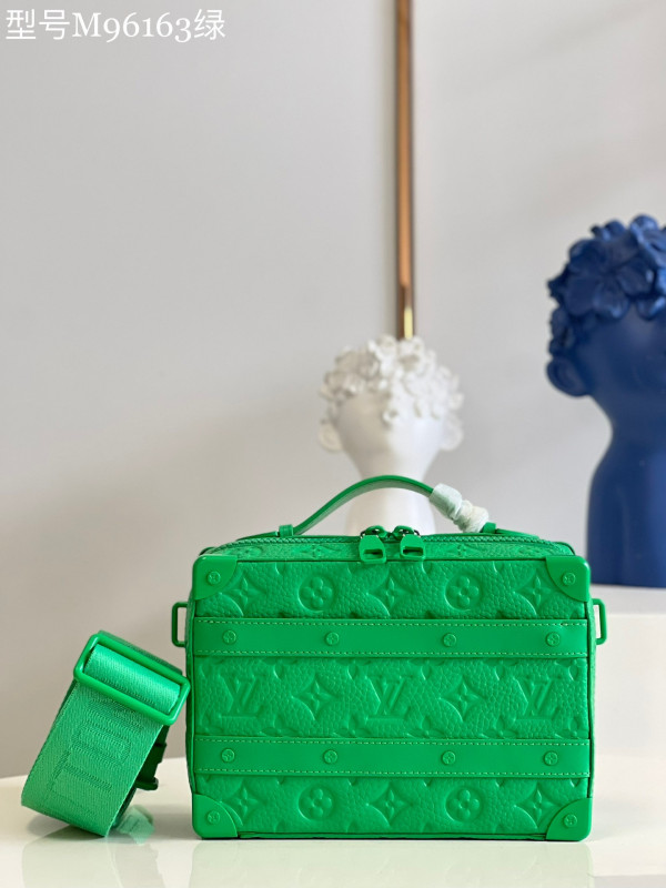 l**is V*t*n handle soft trunk