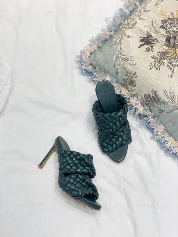 Bo*te*ga ve*ne*ta curve