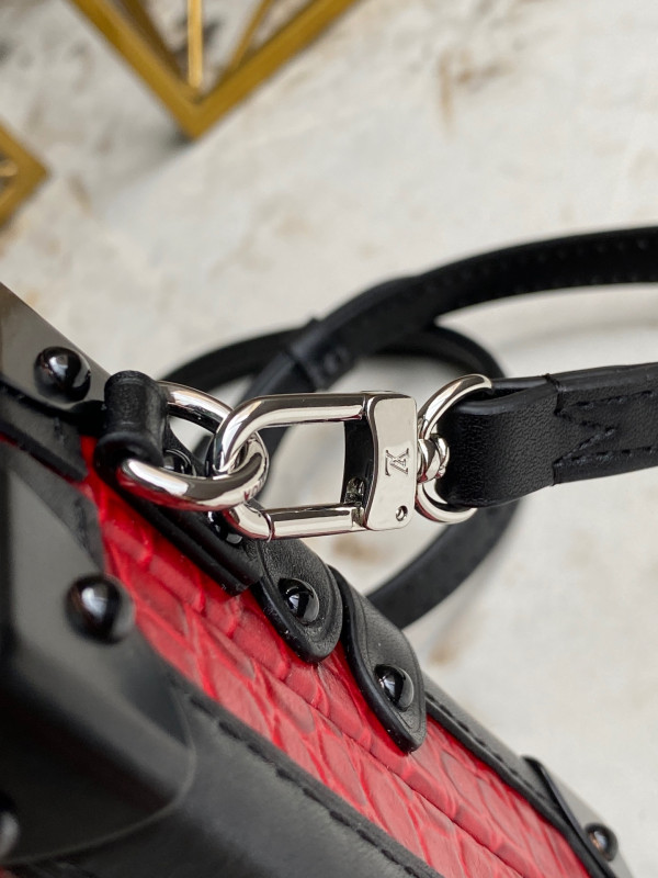 l**is V*t*n petite malle