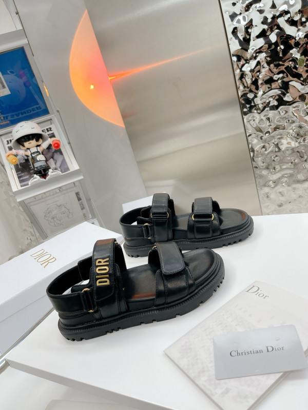 D*oract sandal