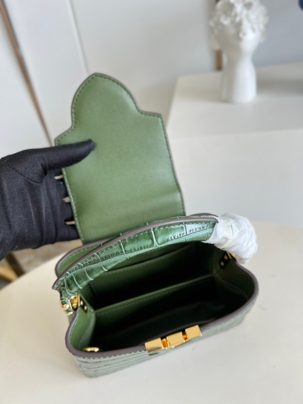 l**is V*t*n capucines mini