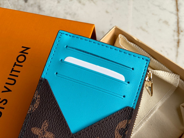 l**is V*t*n cc holder