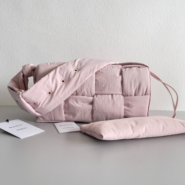 Bo*te*ga ve*ne*ta padded tech cassette