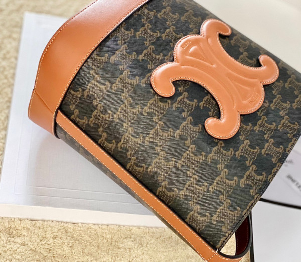 Ce**e small bucket cuir triomphe