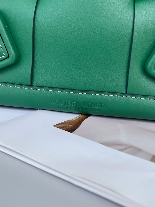 Bo*te*ga ve*ne*ta arco