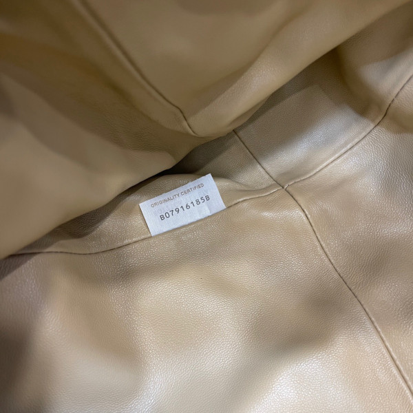 Bo*te*ga ve*ne*ta pouch