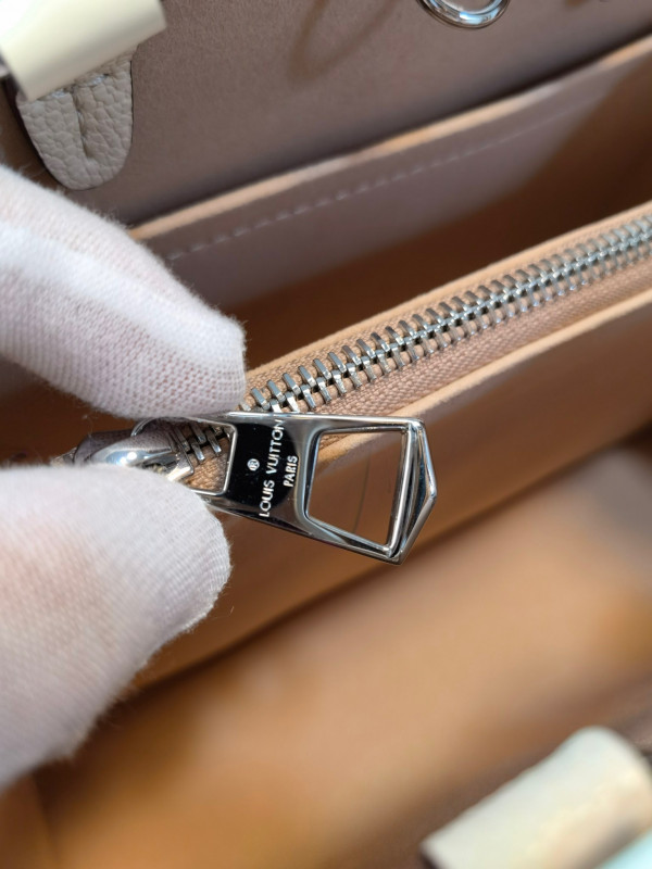 l**is V*t*n marelle tote bb