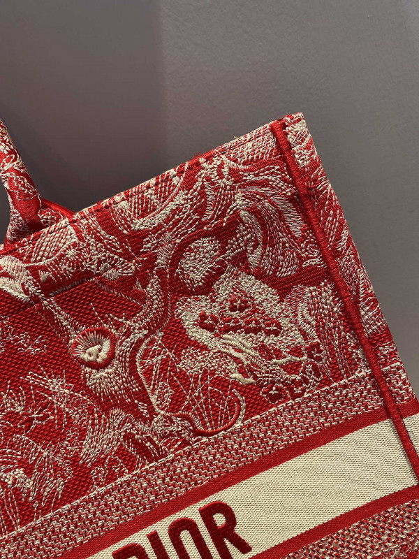 large D*or book tote