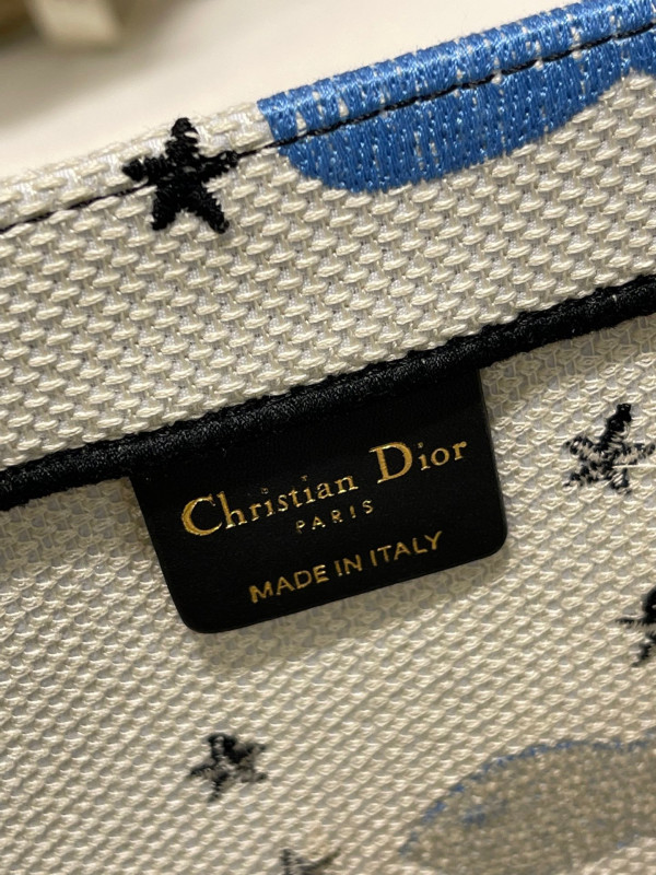 large D*or book tote