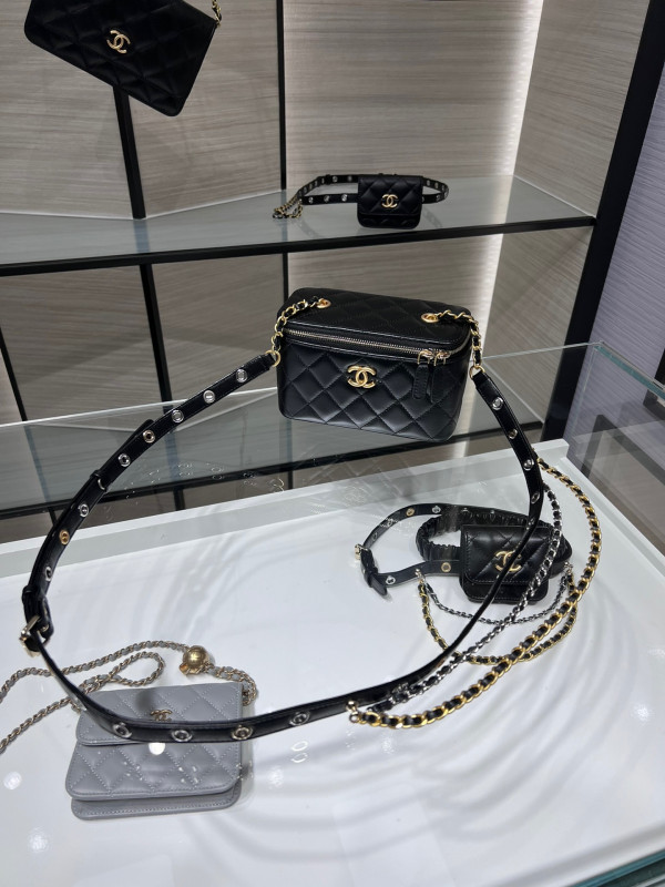 CL VANITY WITH CHAIN