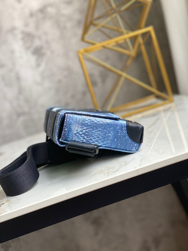 l**is V*t*n trunk slingbag