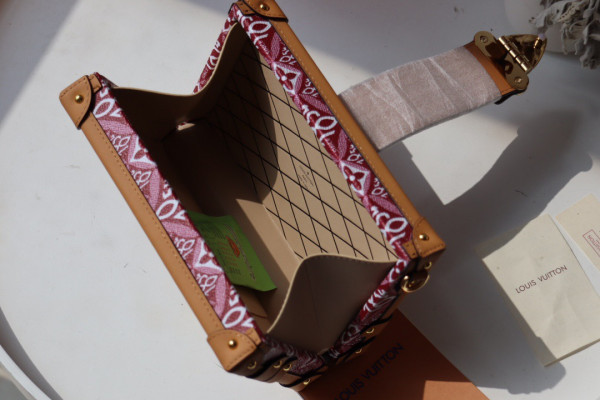 l**is V*t*n since 1854 petite malle