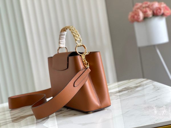 l**is V*t*n capucines bb