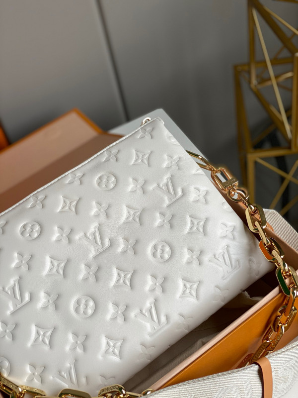 l**is V*t*n coussin pm