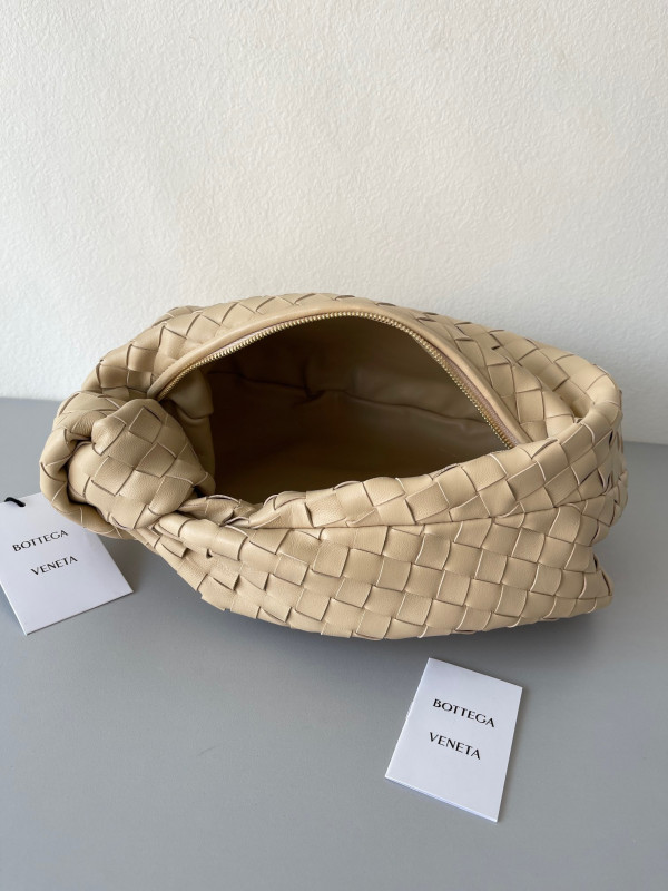 Bo*te*ga ve*ne*ta teen jodie