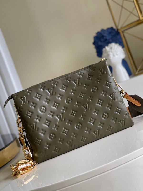 l**is V*t*n coussin mm