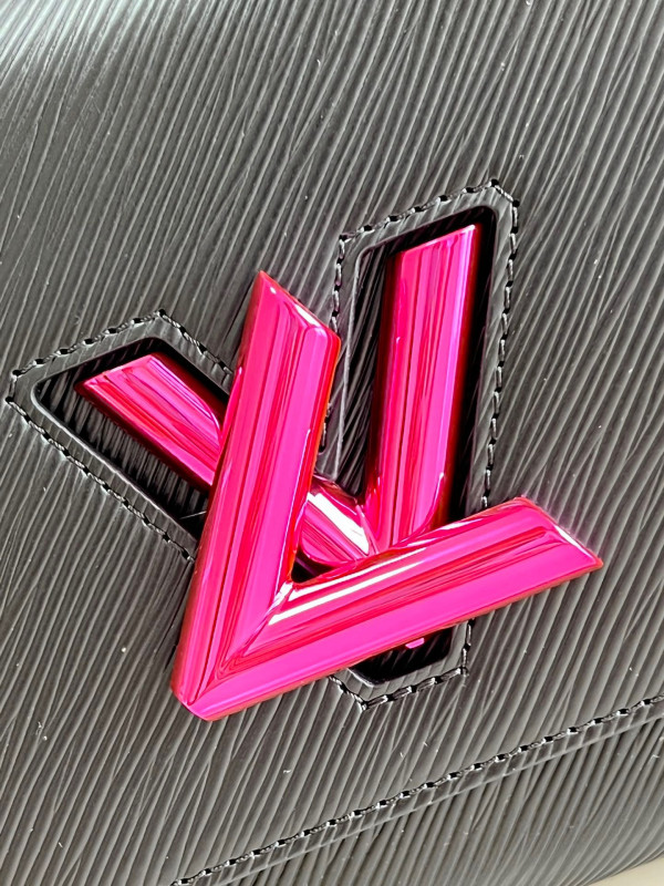 l**is V*t*n twist mm