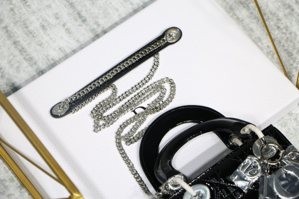 lady D*or mini with cow patent leather