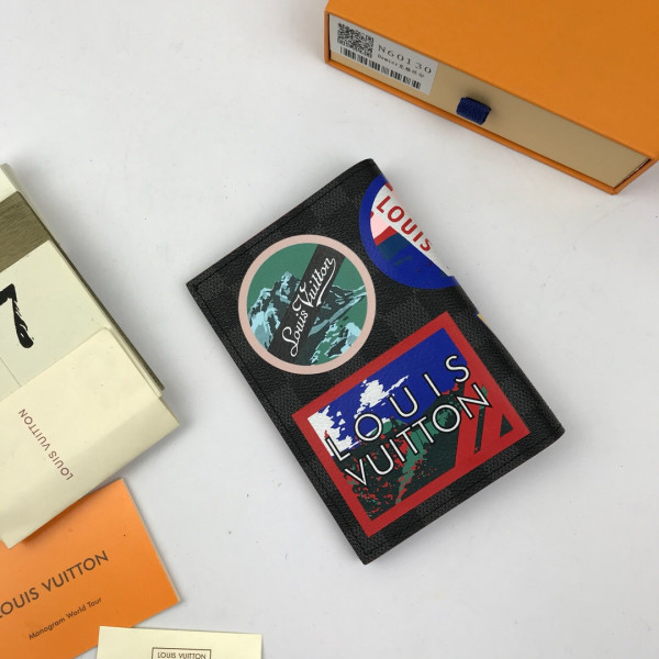 l**is V*t*n passport cover