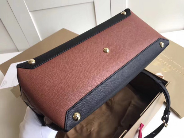 B**rry the medium banner in leather and house check