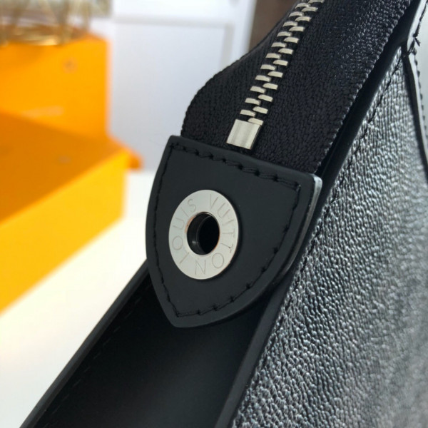 l**is V*t*n clutch m41696