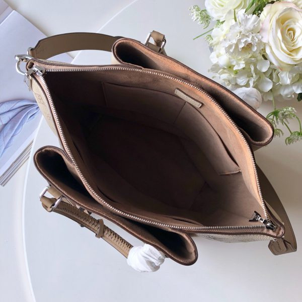 l**is V*t*n haumea bag