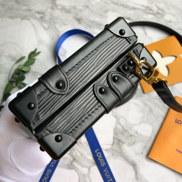 l**is V*t*n petite malle