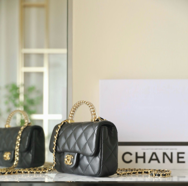 CL FLAP BAG WITH TOP HANDLE