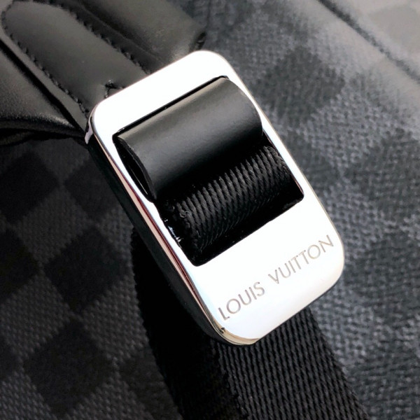 l**is V*t*n backpack