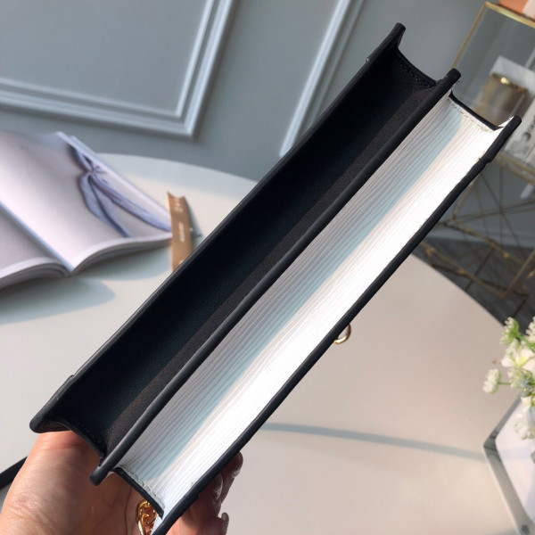 l**is V*t*n trunk clutch