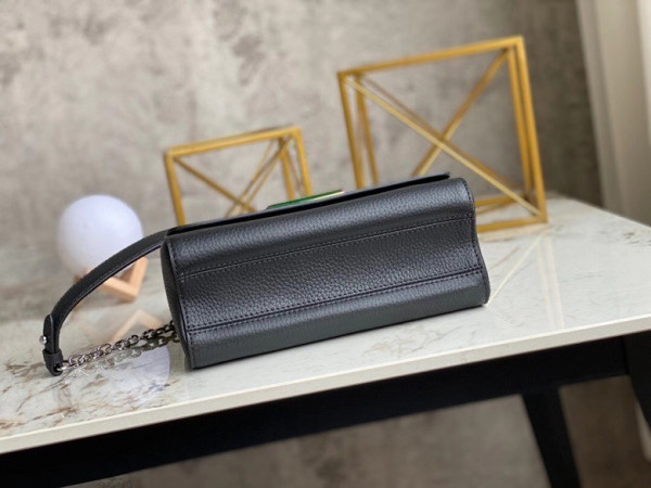 l**is V*t*n twist mm