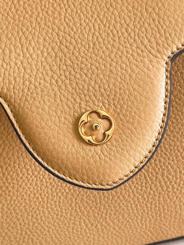 l**is V*t*n capucines mm