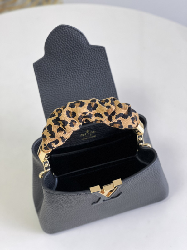 l**is V*t*n capucines mini