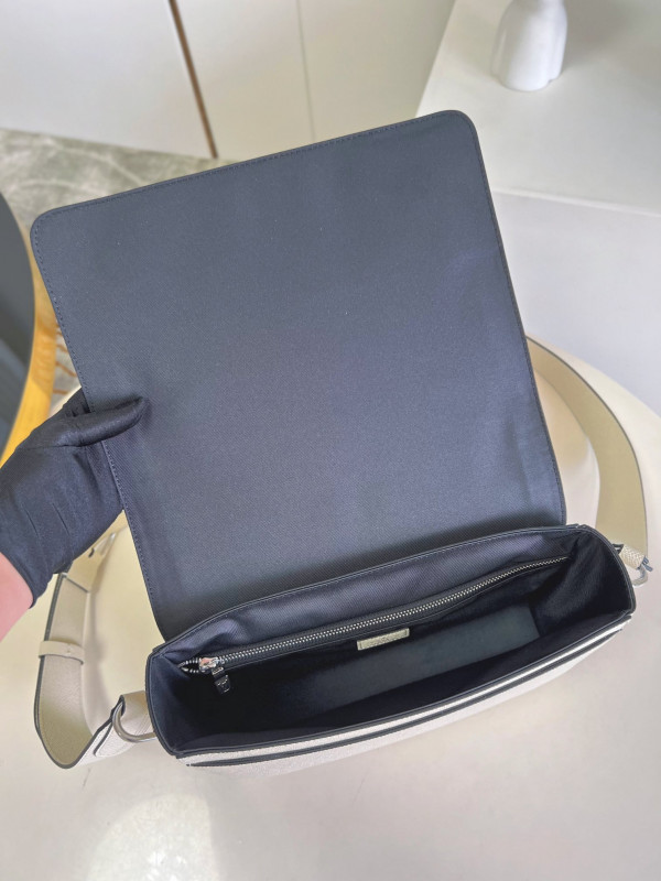 l**is V*t*n new flap messenger