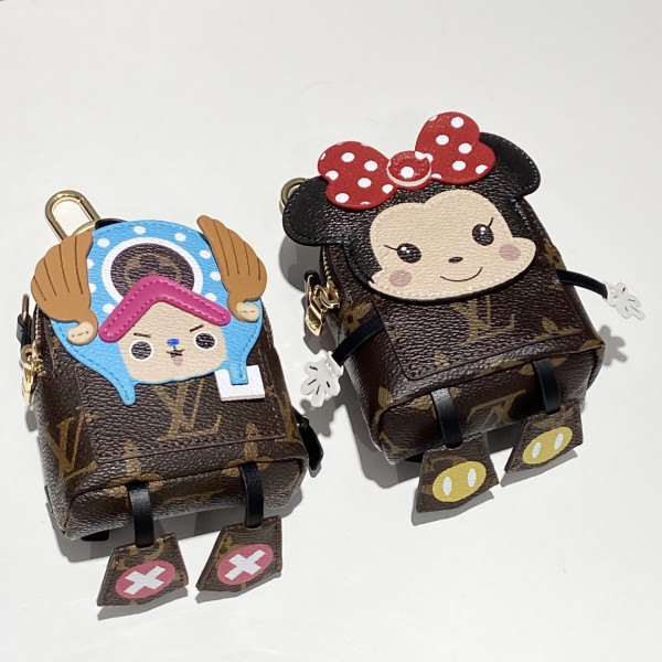 l**is V*t*n bag charm